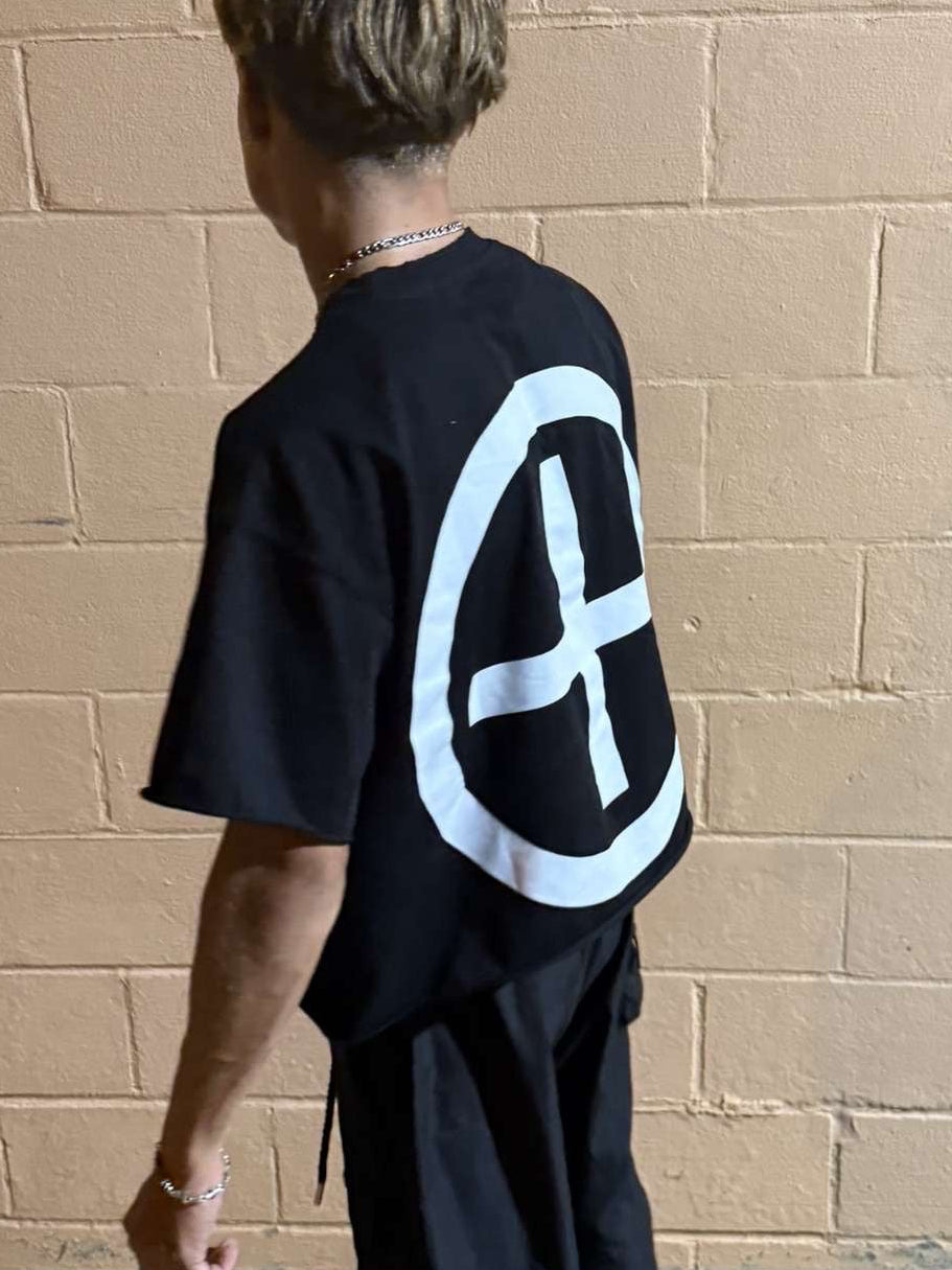 UNFLAGGING OVERSIZED DISTRESSED TEE