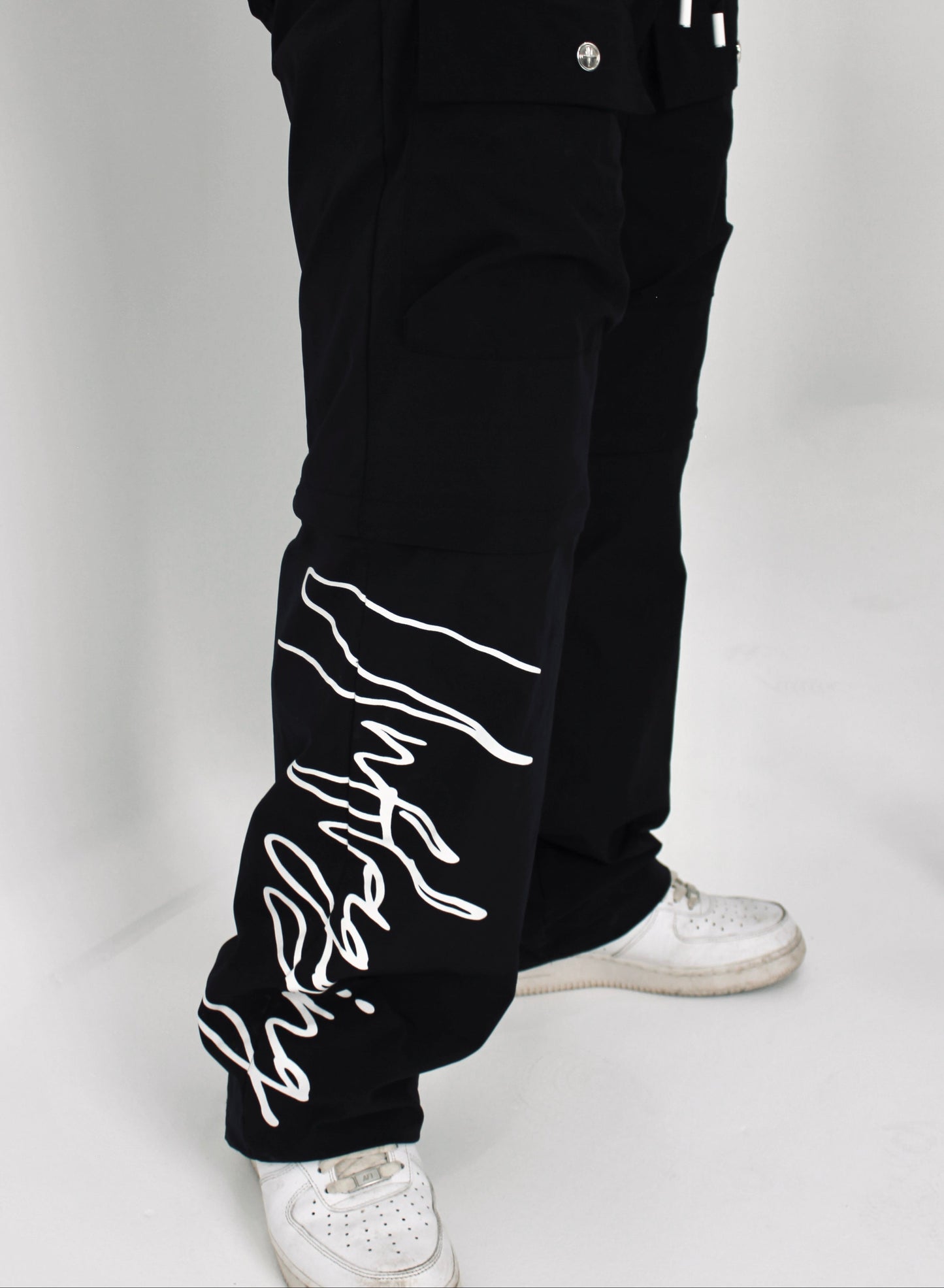 UNFLAGGING NYLON CARGO PANTS/SHORTS